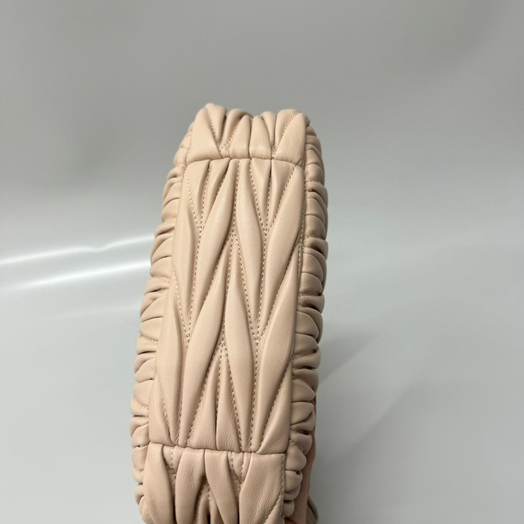(Powder Pink)MiuMiu Wander Hobo Folded Bag - Image 4
